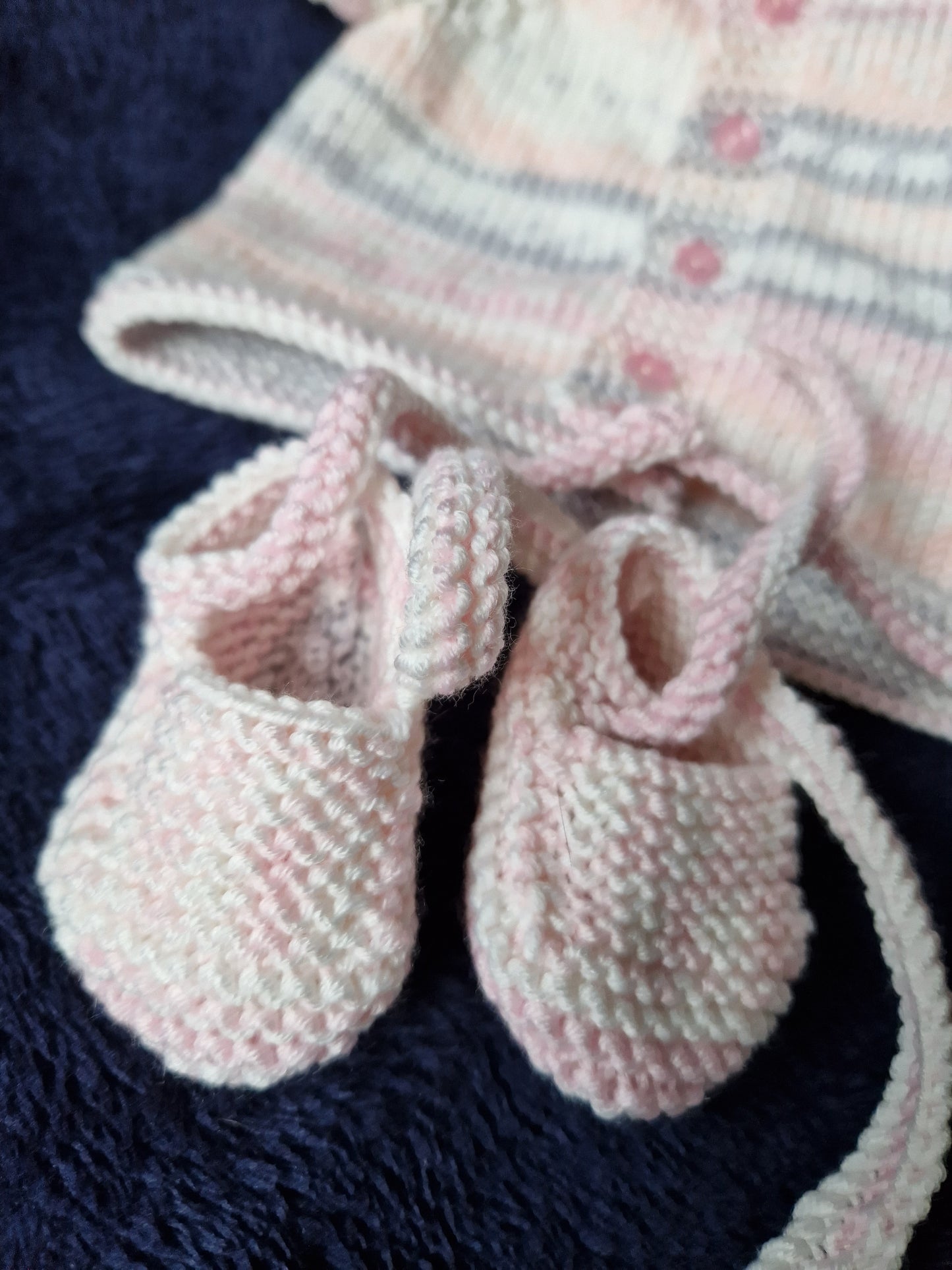 Preemie/small newborn handknitted set & leggings.