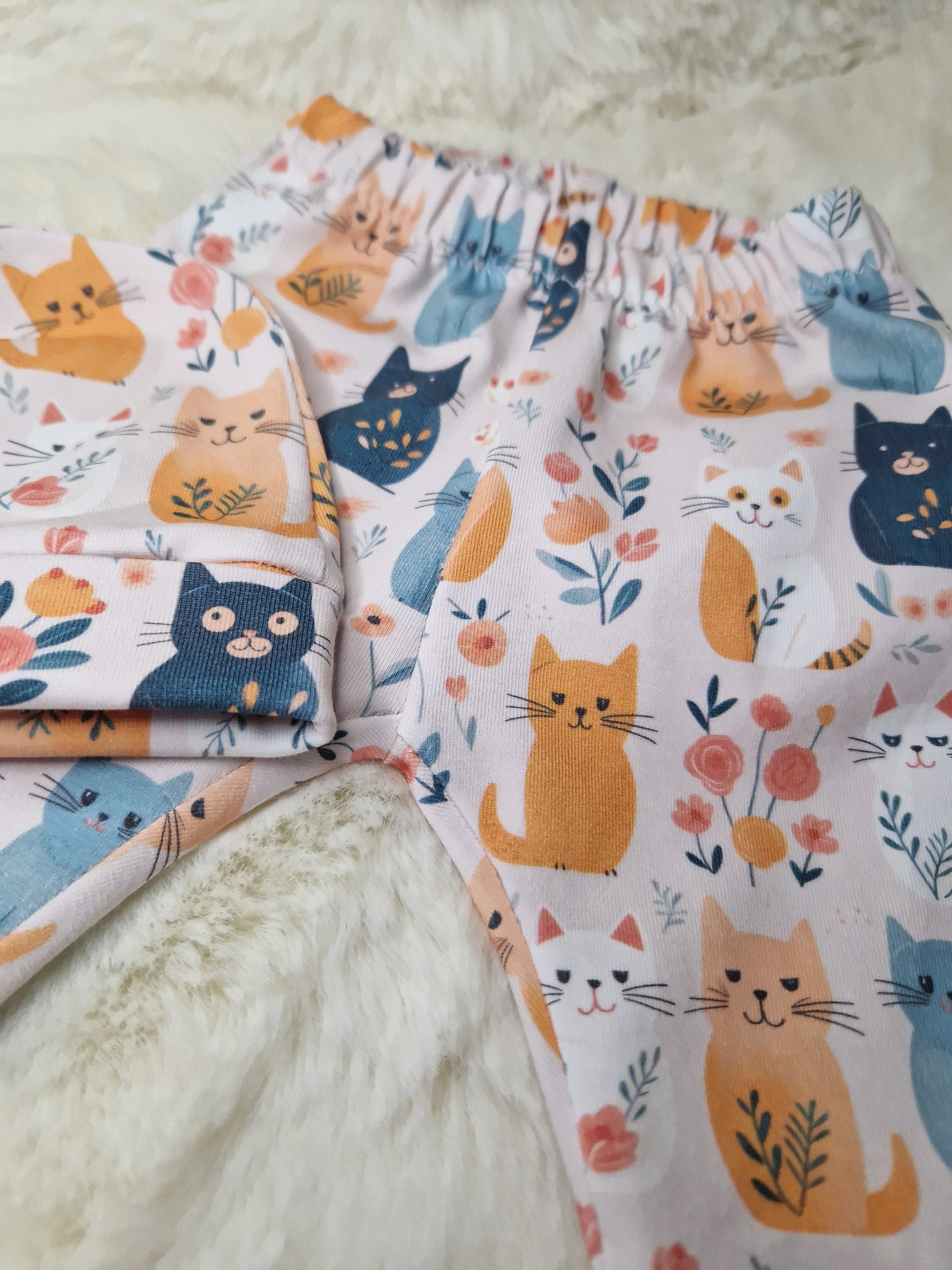 Newborn kitty leggings & beanie