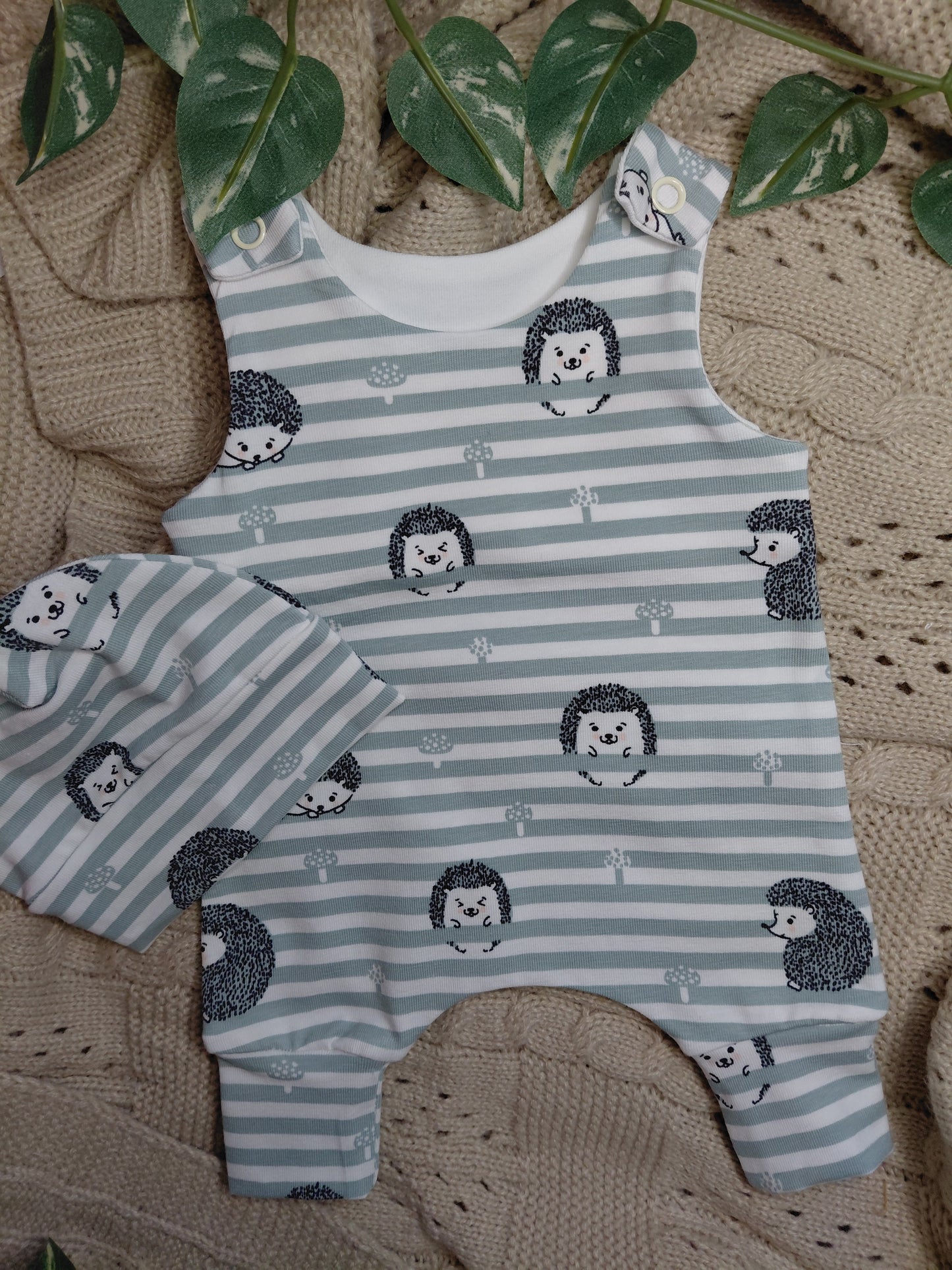 14-15inch hedgehog Hareem Romper & hat