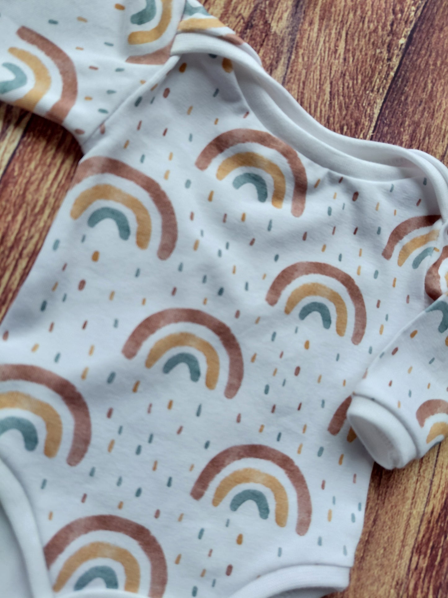 16-17 inch Neutral rainbows vest