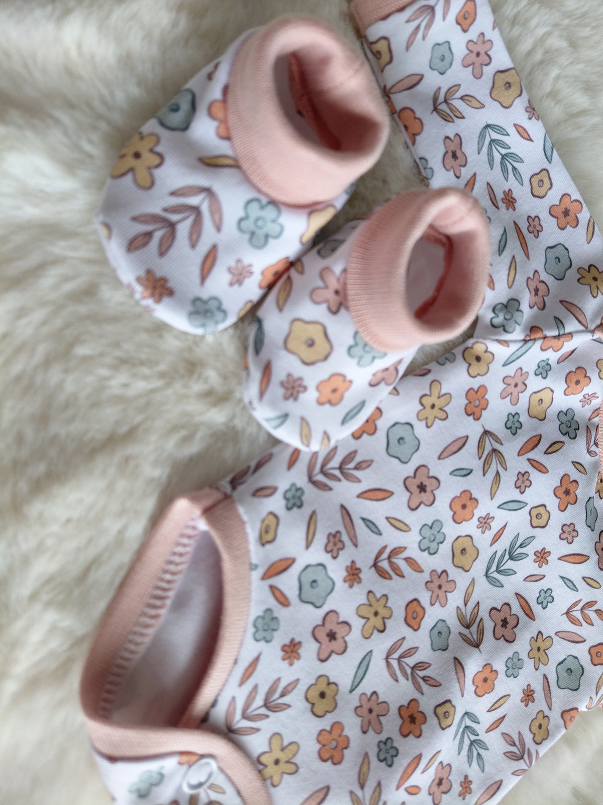 14-15inch bodysuit, pod shoes & bow