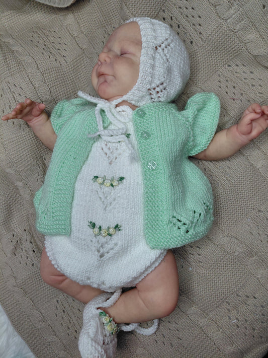 Handknitted newborn set