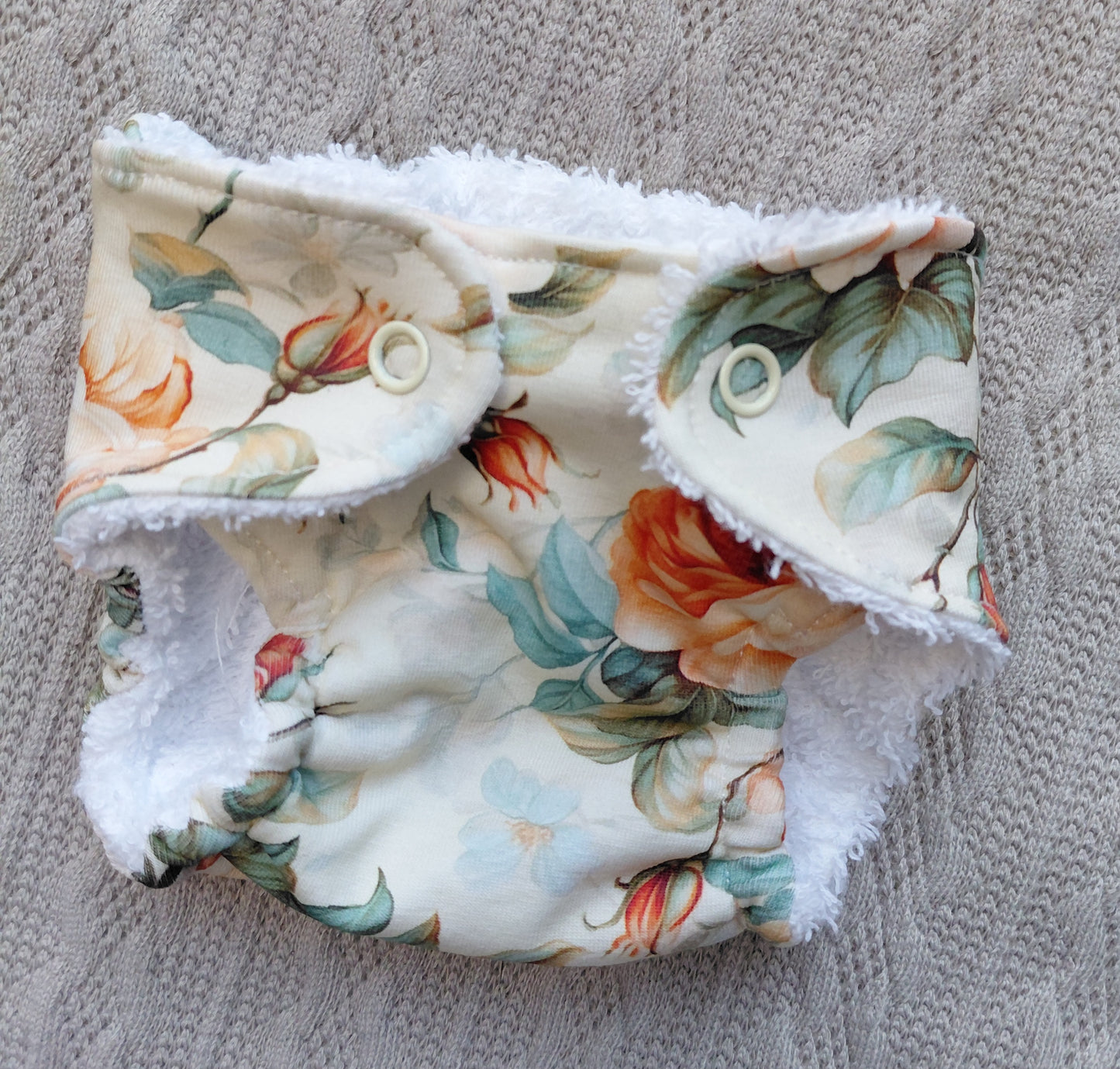 Luxury Roses nappy - Medium 16-17inch