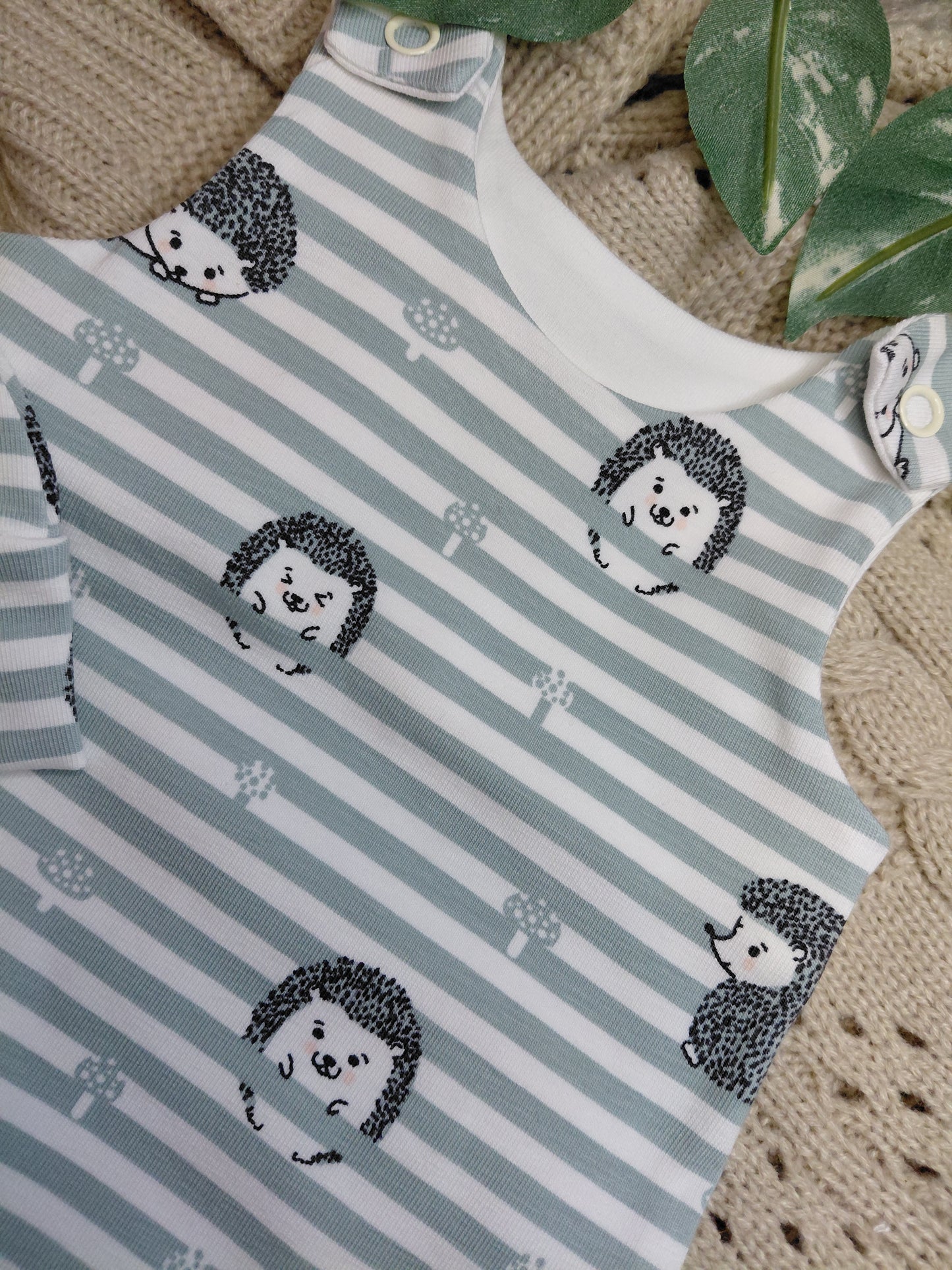 14-15inch hedgehog Hareem Romper & hat